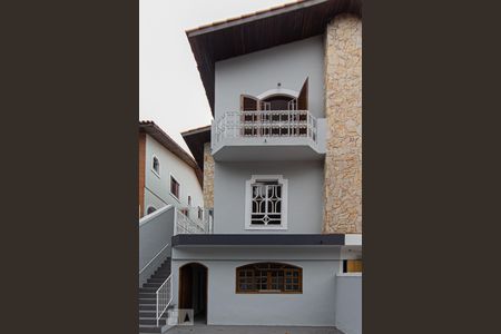 Casa à venda com 200m², 4 quartos e 3 vagas Casa à venda com 200m², 4 quartos e 3 vagasFachada