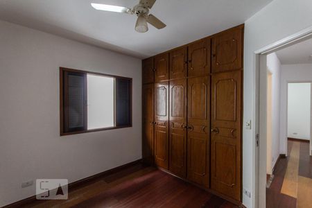 Casa à venda com 200m², 4 quartos e 3 vagas Casa à venda com 200m², 4 quartos e 3 vagasQuarto 2