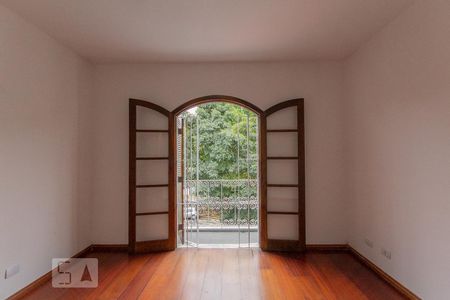 Casa à venda com 200m², 4 quartos e 3 vagas Casa à venda com 200m², 4 quartos e 3 vagasSuíte