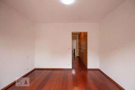 Casa à venda com 200m², 4 quartos e 3 vagas Casa à venda com 200m², 4 quartos e 3 vagasSuíte