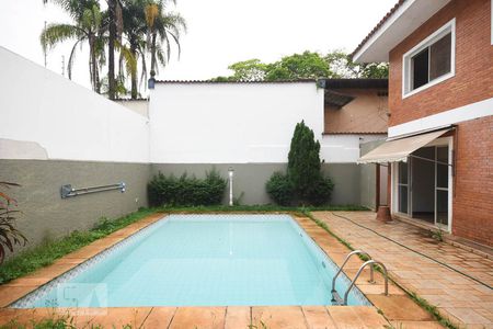 Piscina de casa à venda com 4 quartos, 450m² em Jardim Morumbi, São Paulo