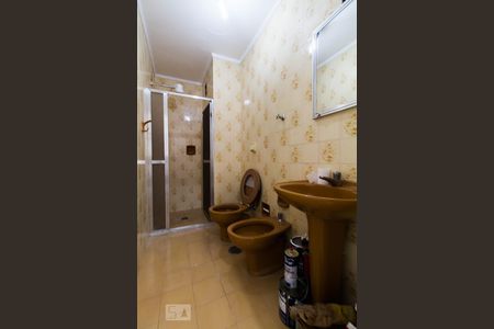 Banheiro de apartamento à venda com 1 quarto, 44m² em Menino Deus, Porto Alegre