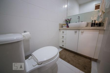 Banheiro de apartamento à venda com 2 quartos, 73m² em Icaraí, Niterói