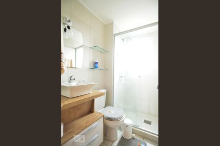 Banheiro de apartamento à venda com 2 quartos, 67m² em Camaquã, Porto Alegre