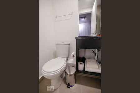 Banheiro de kitnet/studio para alugar com 1 quarto, 28m² em Bom Retiro, São Paulo