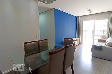 Sala de apartamento à venda com 2 quartos, 69m² em Jardim Tupanci, Barueri