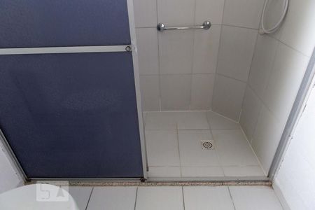 Banheiro de apartamento à venda com 2 quartos, 65m² em Jardim Floresta, Porto Alegre