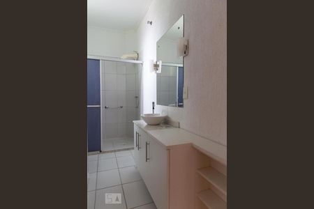 Banheiro de apartamento à venda com 2 quartos, 65m² em Jardim Floresta, Porto Alegre