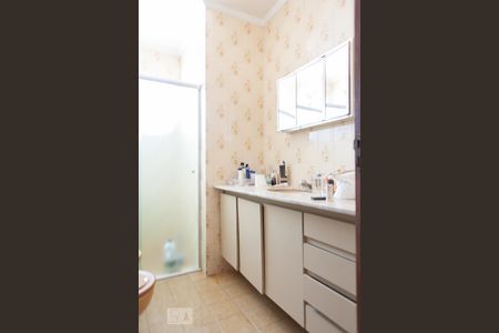 Banheiro da Suíte de casa para alugar com 3 quartos, 120m² em Jardim Santo Antoninho, São Paulo