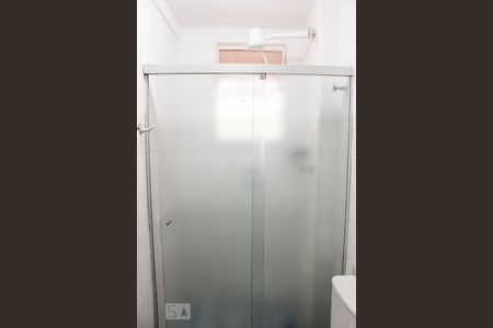 Banheiro de apartamento para alugar com 2 quartos, 56m² em Santo Antônio, Porto Alegre