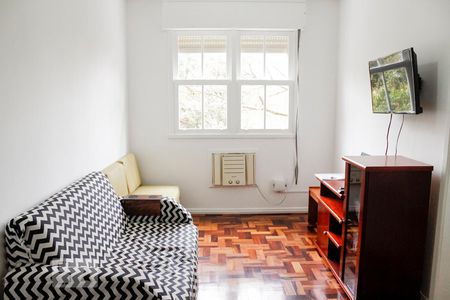 Sala  de apartamento para alugar com 2 quartos, 56m² em Santo Antônio, Porto Alegre