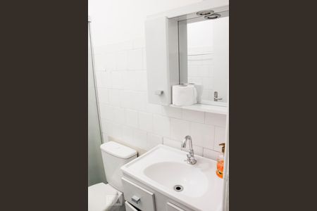 Banheiro de apartamento para alugar com 2 quartos, 56m² em Santo Antônio, Porto Alegre