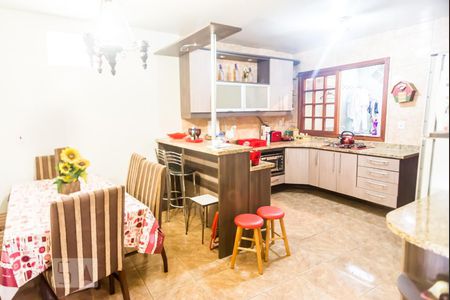 Cozinha de casa à venda com 4 quartos, 280m² em Bom Jesus, Porto Alegre