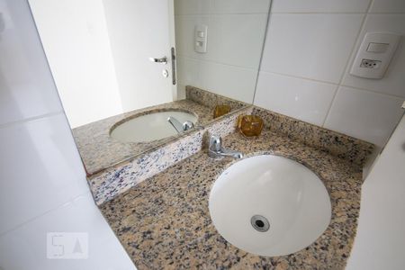 Banheiro Social de apartamento para alugar com 2 quartos, 65m² em Centro, Niterói