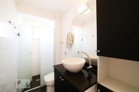 Banheiro de apartamento à venda com 2 quartos, 56m² em Campo Belo, São Paulo