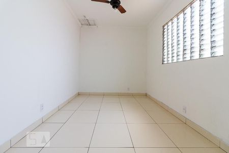 Quarto 2 de casa à venda com 5 quartos, 250m² em Vila Canero, São Paulo