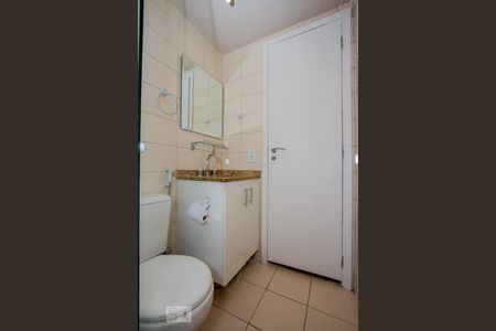 Banheiro de kitnet/studio para alugar com 1 quarto, 38m² em Centro, Rio de Janeiro