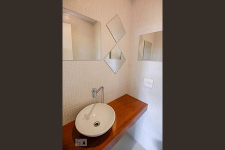 Lavabo de apartamento para alugar com 3 quartos, 126m² em Vila Ipojuca, São Paulo