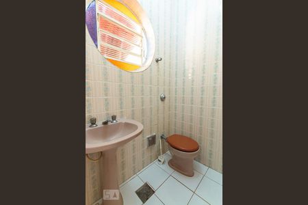 Lavabo de casa para alugar com 3 quartos, 250m² em Parque São Quirino, Campinas