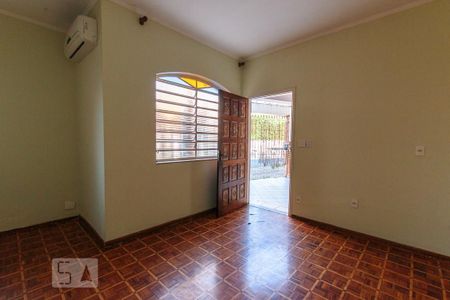 Sala de casa para alugar com 3 quartos, 250m² em Parque São Quirino, Campinas