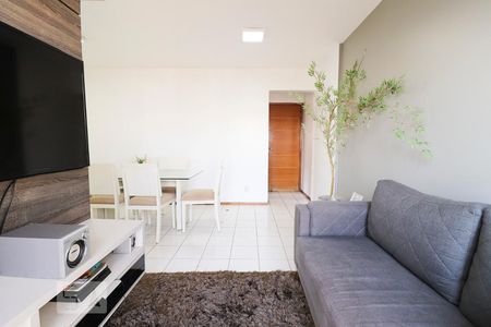 Sala de apartamento para alugar com 3 quartos, 70m² em Residencial Eldorado, Goiânia