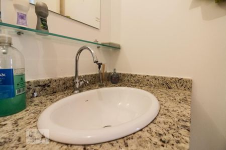 Banheiro de apartamento para alugar com 2 quartos, 51m² em Umuarama, Osasco