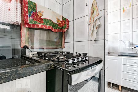 Detalhe cozinha de apartamento para alugar com 3 quartos, 74m² em Novo Mundo, Curitiba