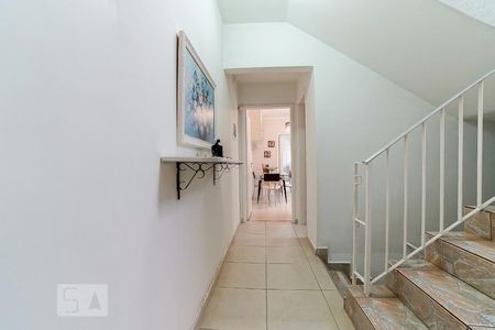 Corredor Cozinha e Escadas de casa à venda com 3 quartos, 156m² em Vila Mazzei, São Paulo