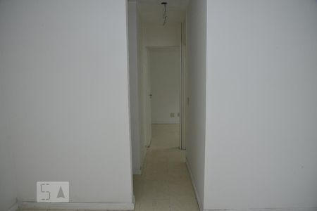 Corredor de apartamento para alugar com 2 quartos, 48m² em Anil, Rio de Janeiro