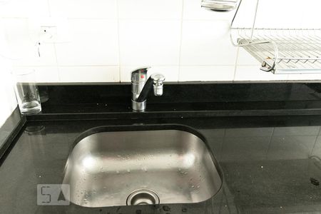 Cozinha - Torneira de apartamento para alugar com 2 quartos, 74m² em Água Verde, Curitiba