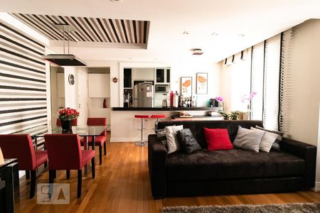 Sala/Cozinha de apartamento para alugar com 2 quartos, 74m² em Água Verde, Curitiba