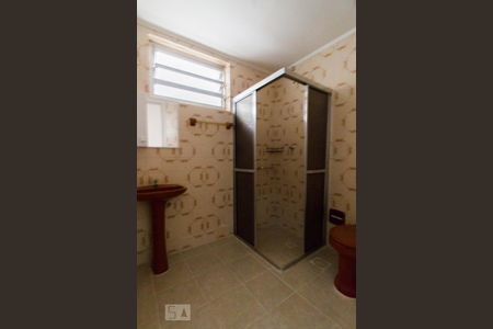 Banheiro de apartamento para alugar com 2 quartos, 80m² em Azenha, Porto Alegre