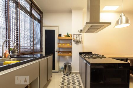 Cozinha de apartamento para alugar com 3 quartos, 115m² em Cerqueira César, São Paulo