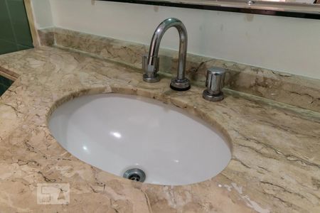 Detalhe do Banheiro do Corredor de apartamento para alugar com 3 quartos, 90m² em Alphaville Industrial, Barueri