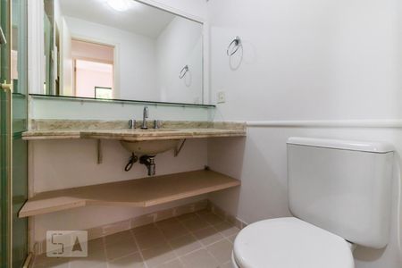 Banheiro do Corredor de apartamento para alugar com 3 quartos, 90m² em Alphaville Industrial, Barueri