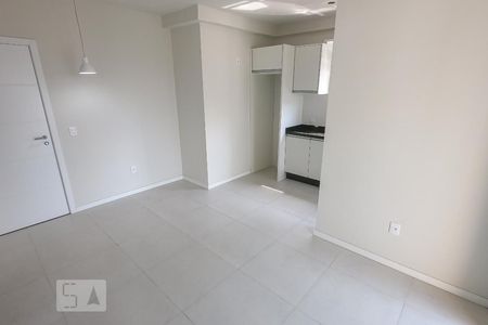 Sala de apartamento para alugar com 1 quarto, 48m² em Praia Comprida, São José