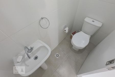 Banheiro Social de apartamento para alugar com 1 quarto, 48m² em Praia Comprida, São José