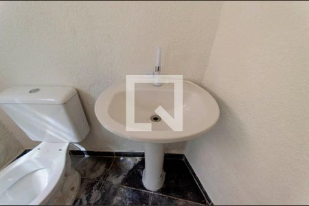 Lavabo  de casa para alugar com 2 quartos, 70m² em Vila Talarico, São Paulo