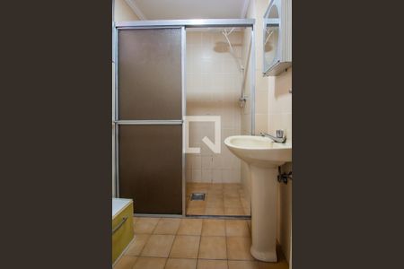 Banheiro de apartamento à venda com 1 quarto, 62m² em Centro, Campinas