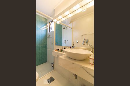 Banheiro suíte 1 de apartamento para alugar com 3 quartos, 135m² em Vila Pompéia, São Paulo