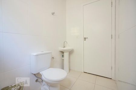 Banheiro de casa de condomínio para alugar com 2 quartos, 50m² em Vila Libanesa, São Paulo