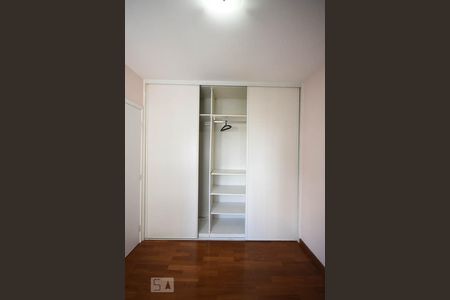 Armário do Quarto  de apartamento para alugar com 2 quartos, 59m² em Vila Suzana, São Paulo