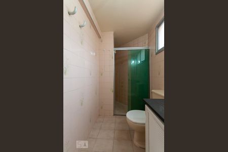 Banheiro de kitnet/studio para alugar com 1 quarto, 47m² em Centro, Campinas