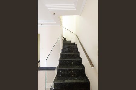 Escadaria acesso aos quartos de casa à venda com 3 quartos, 180m² em Vila Matilde, São Paulo