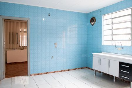 COZINHA de casa à venda com 4 quartos, 160m² em Vila União, São Paulo