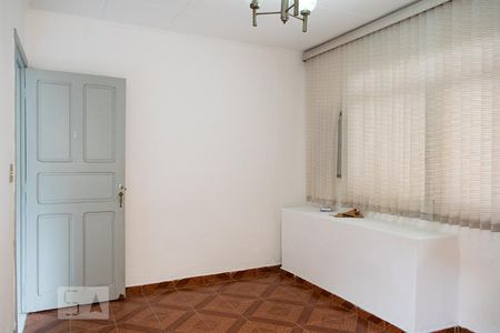 SALA de casa à venda com 4 quartos, 160m² em Vila União, São Paulo