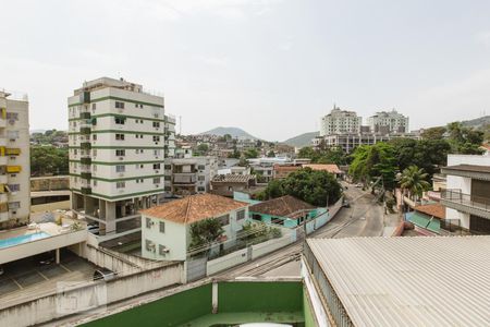 Vista Sala de apartamento para alugar com 2 quartos, 75m² em Tanque, Rio de Janeiro