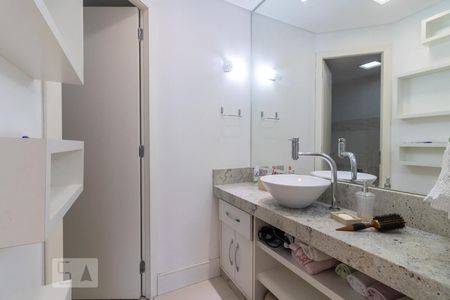 Banheiro social de apartamento para alugar com 3 quartos, 255m² em Boa Vista, Curitiba