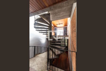 Escada de casa para alugar com 4 quartos, 300m² em Jardim Franca, São Paulo