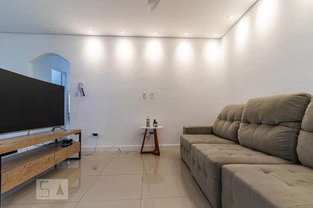 Casa à venda com 80m², 2 quartos e 2 vagasSala